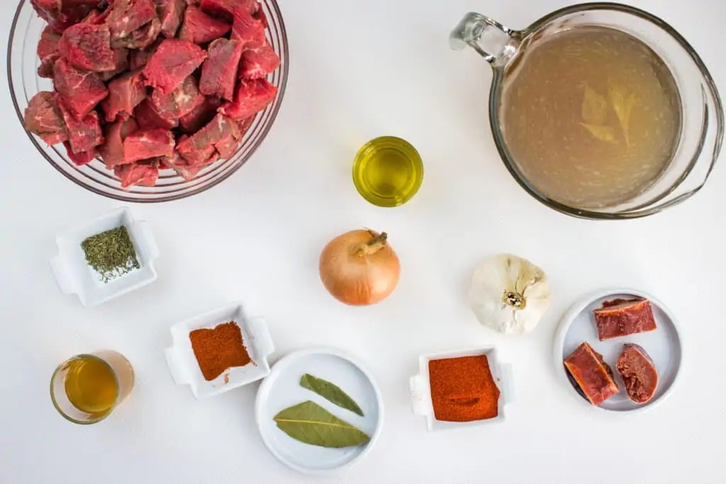 ingredients to make authentic hungarian goulash