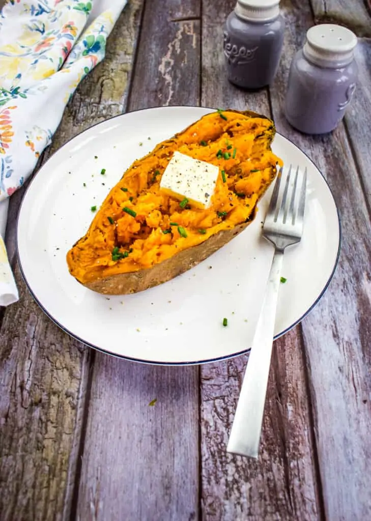 how to bake sweet potatoes in an air fryer