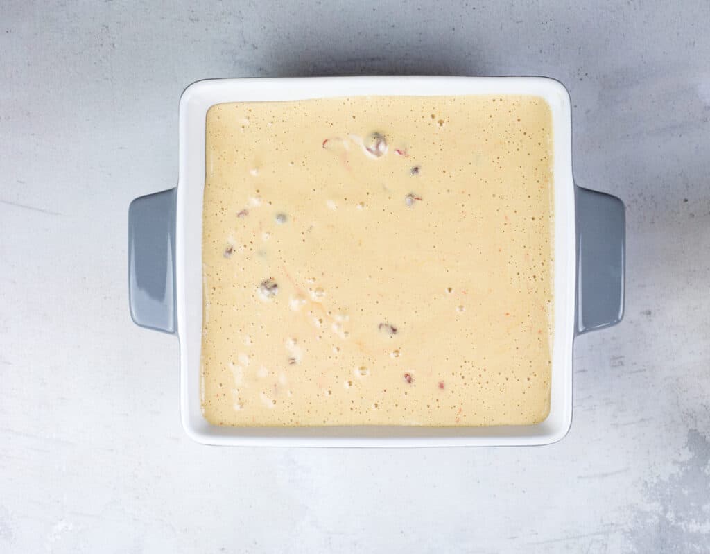 add the mixed cranberry egg batter to the cooked crust