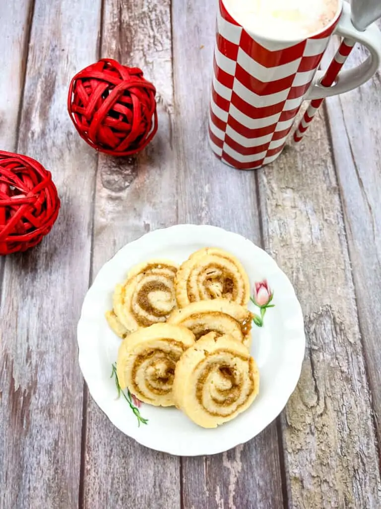 cinnamon roll cookies and hot chocolate