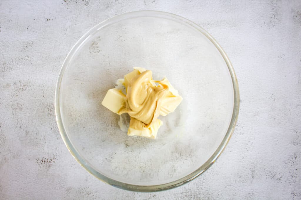 Mix the butter and peanut butter.