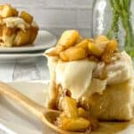 apple pie cinnamon rolls topped with apples