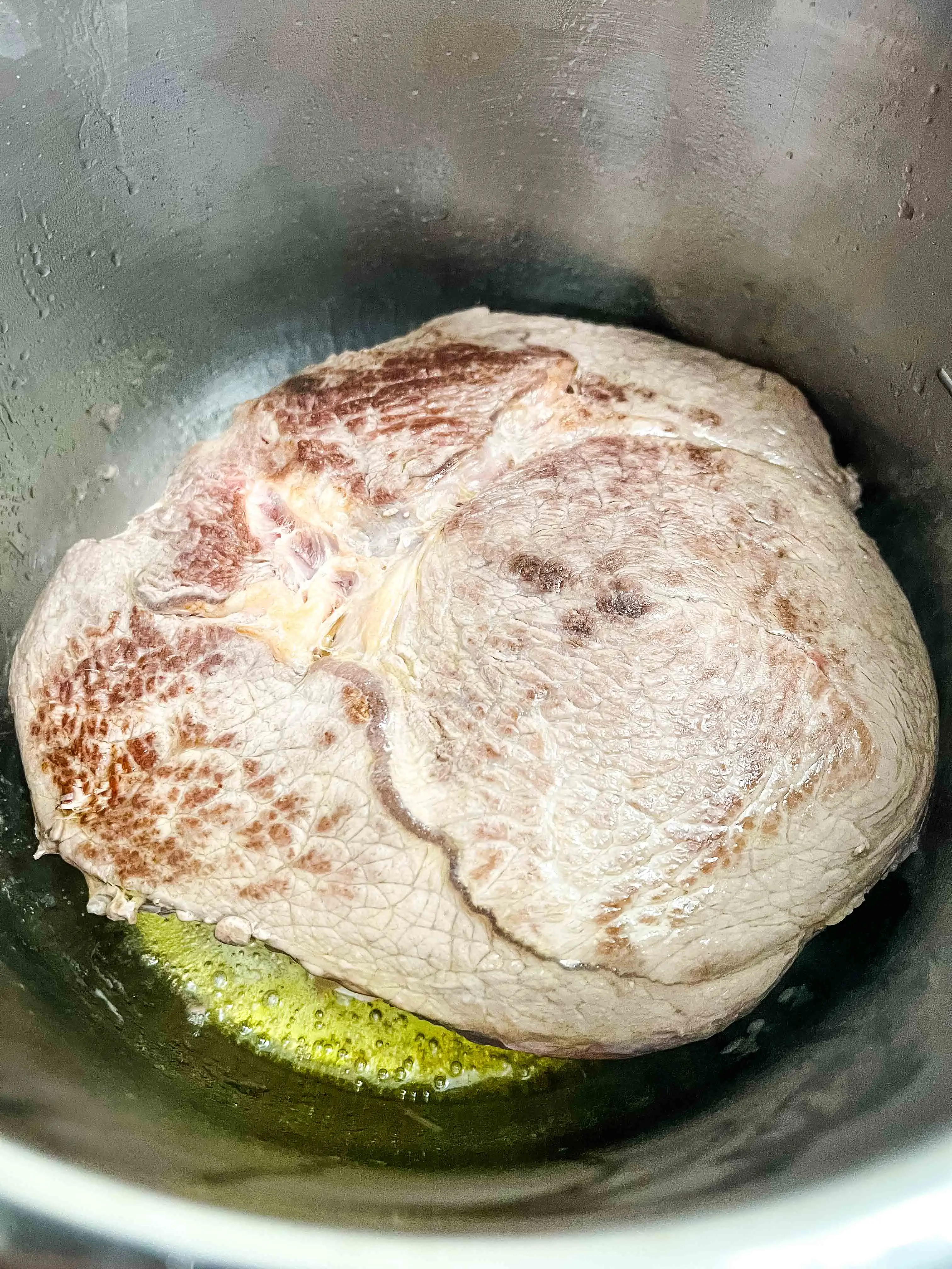searing the beef in the instant pot