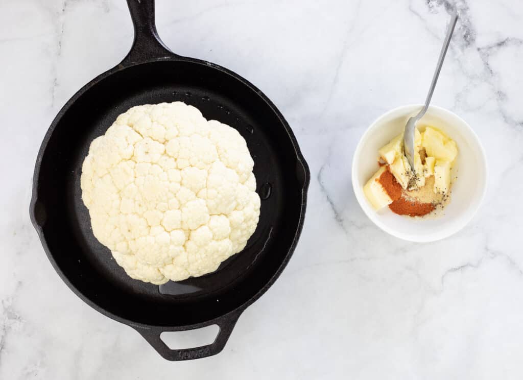 Mix the butter with the spices.