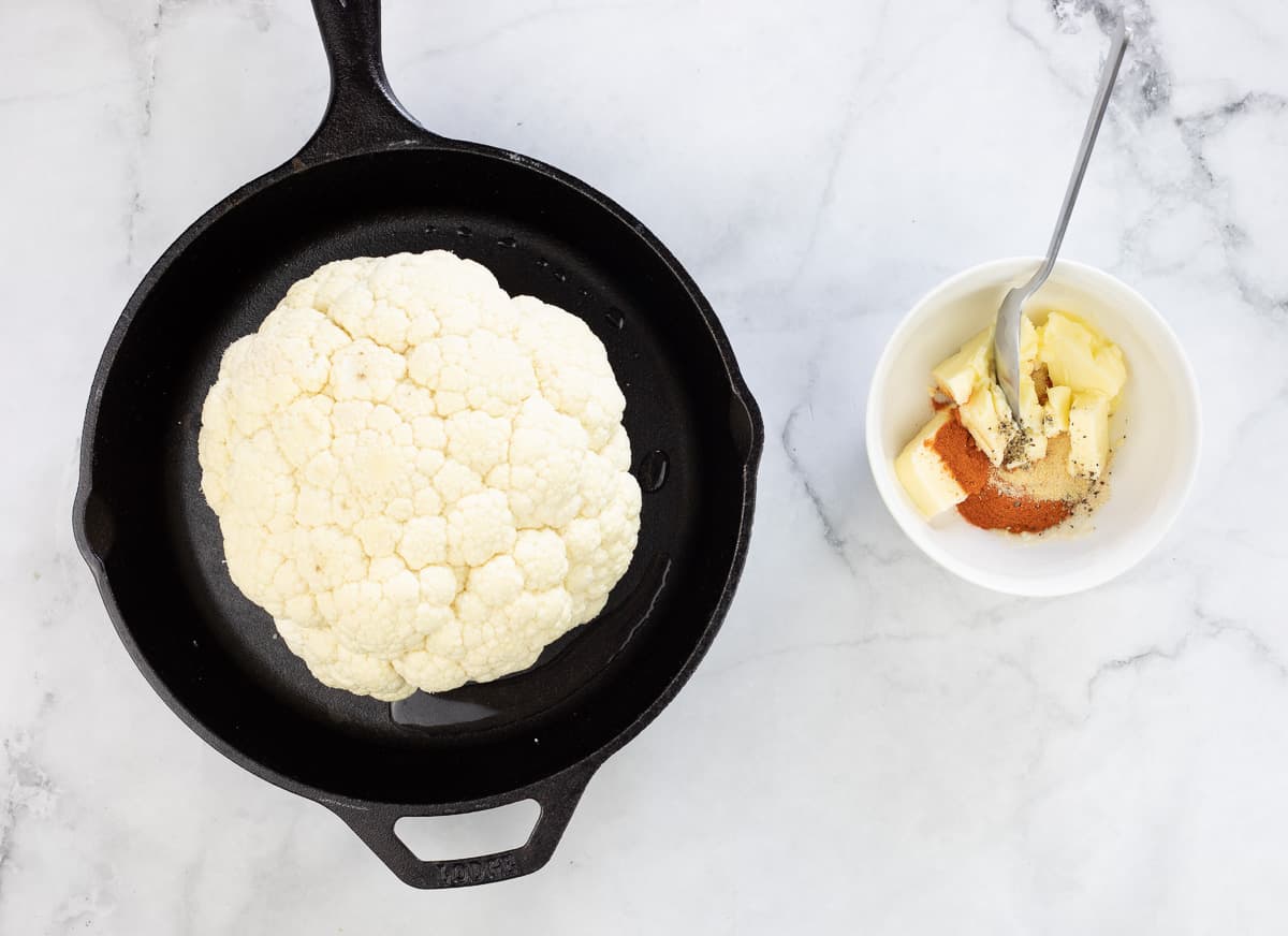 Mix the butter with the spices.