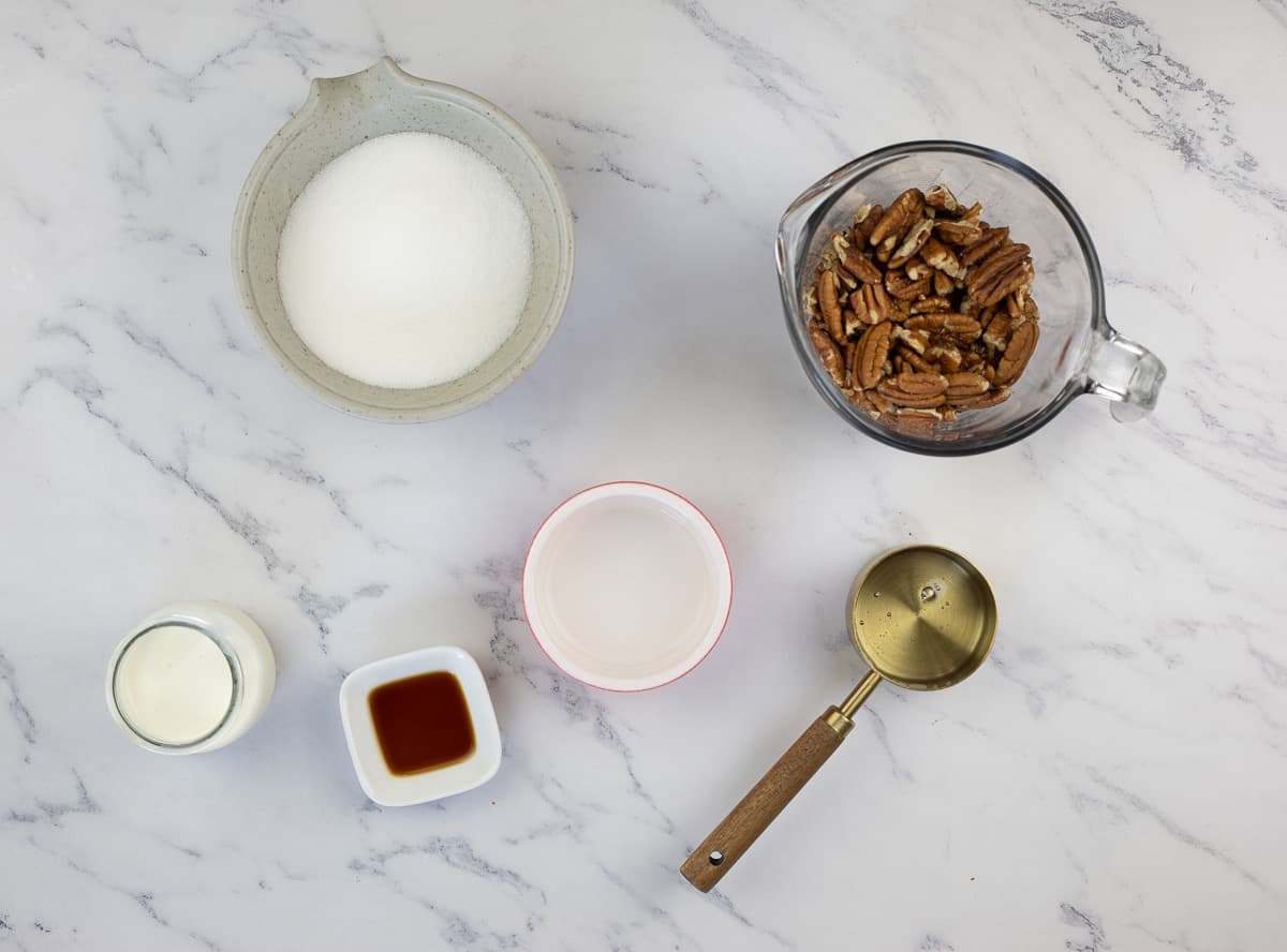 Pecan caramel topping ingredients.