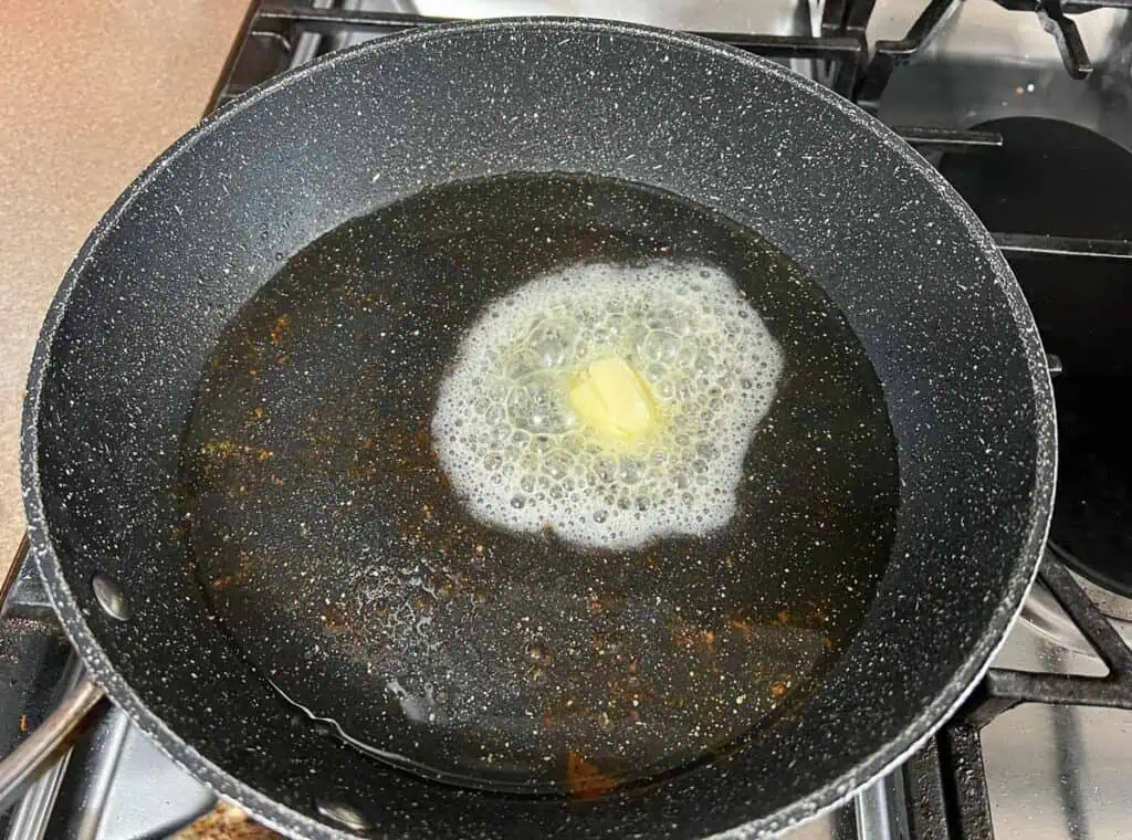Melt the butter with the bacon fat.