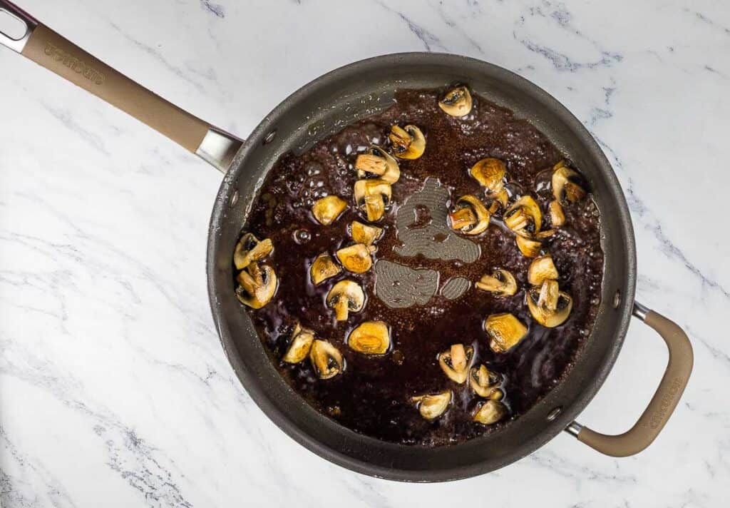 Deglazing the pan with red wine.
