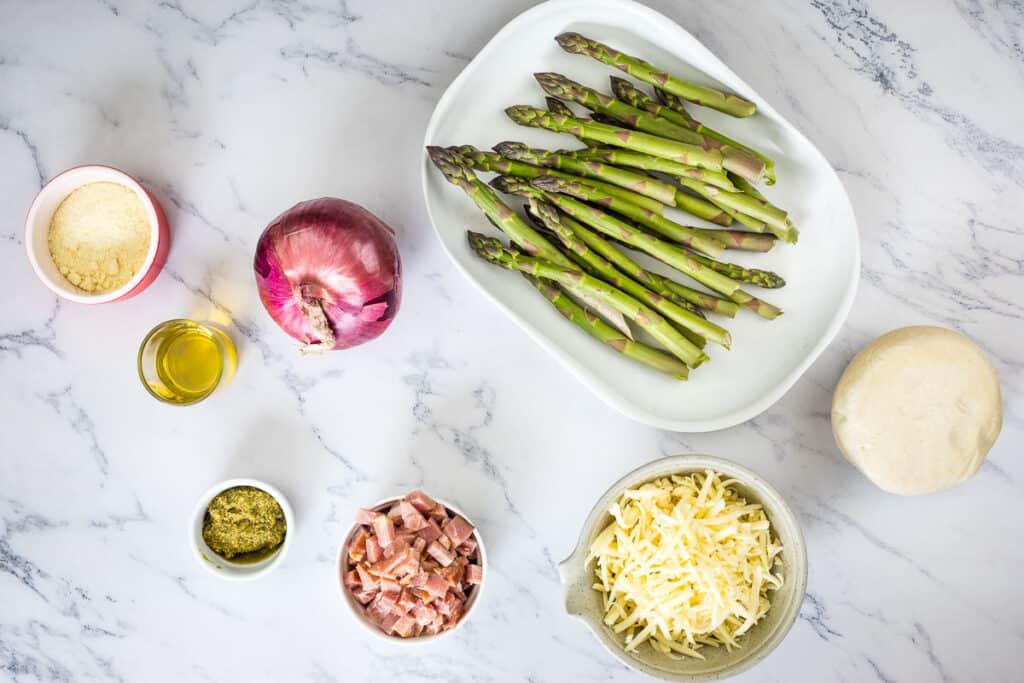 Ingredients to make Ham & Asparagus Pizza.
