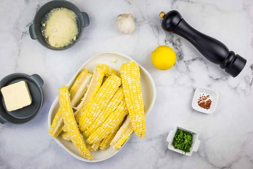 A bowl of corn on the cob.