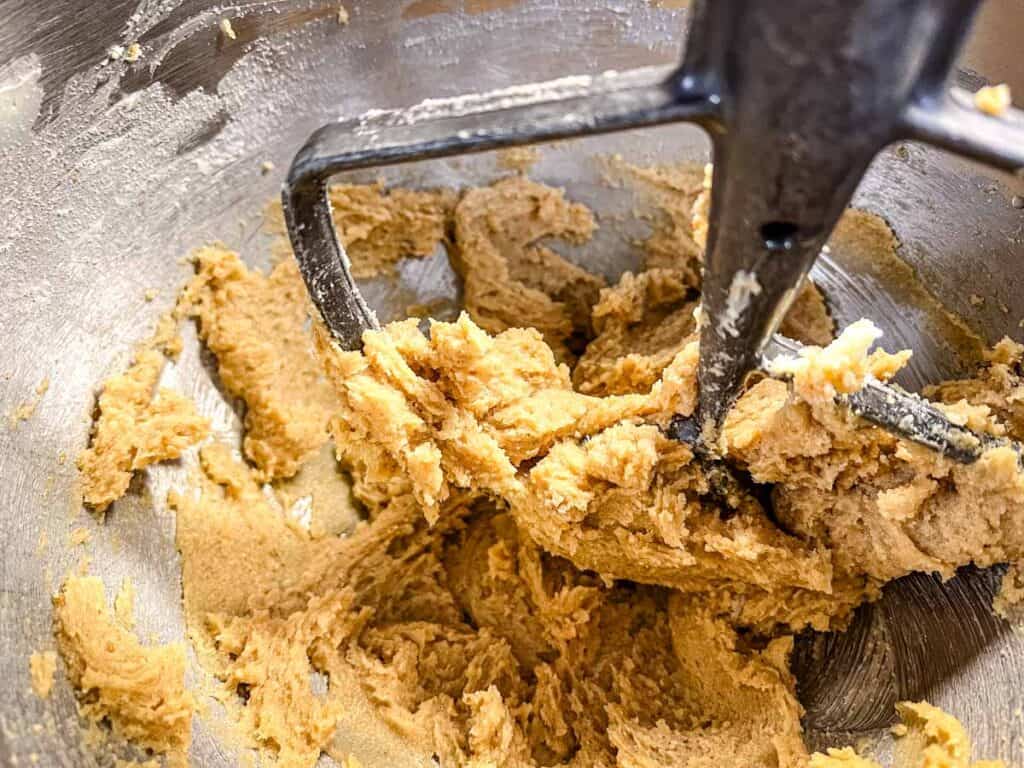 Whisk flour, pumpkin pie spice, cinnamon, and baking soda in a medium bowl.