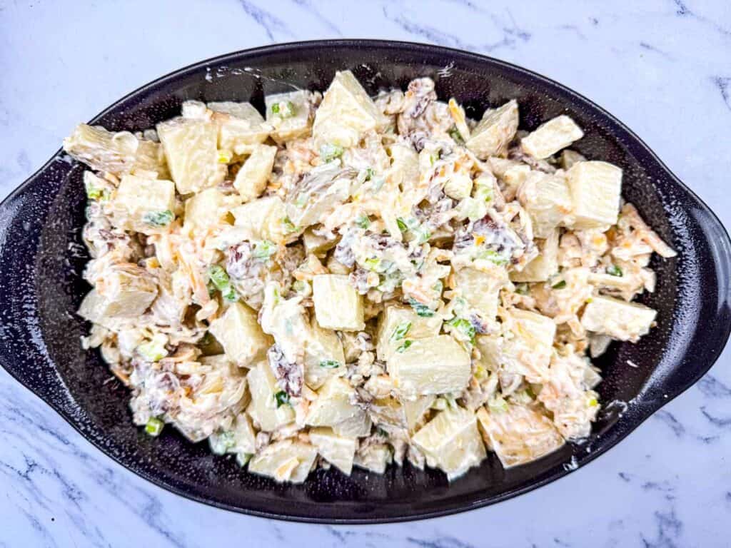 Place the mixture in the dish for baking.